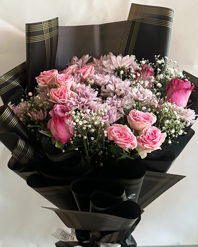 Pink Chrysanthemums Bouquet with Roses