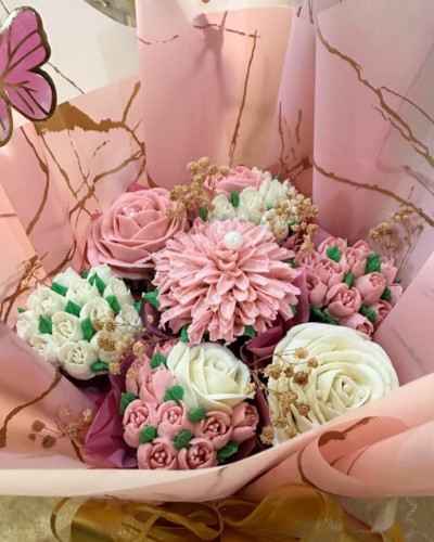 Charming Floral Cake Bouquet