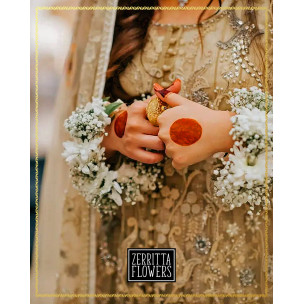 Baby’s Breath and Chrysanthemums Corsage