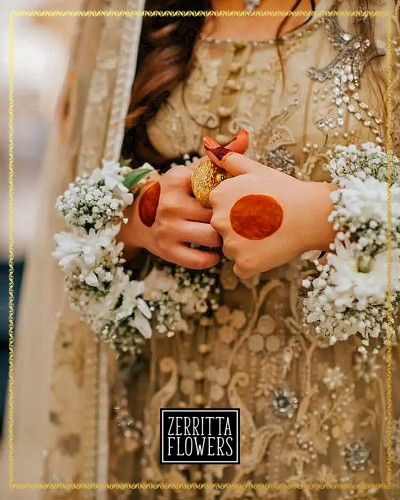 Baby’s Breath and Chrysanthemums Corsage